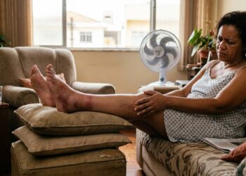 Por que suas pernas ficam pesadas quando está calor