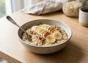 O erro no preparo do mingau de aveia que anula os benefícios para o coração