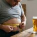 A cerveja pode contribuir para o acúmulo de gordura abdominal mais do que parece.