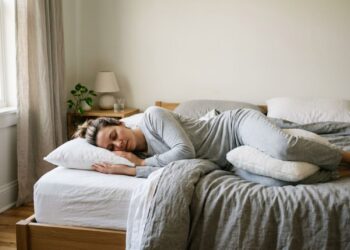 A posição para dormir reduz a dor e diminui o ronco; o lado em que se deita, esquerdo ou direito, é melhor para o coração