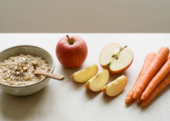 Biotina, ferro ou zinco: qual priorizar quando o cabelo continua caindo apesar de uma alimentação rica em proteínas?